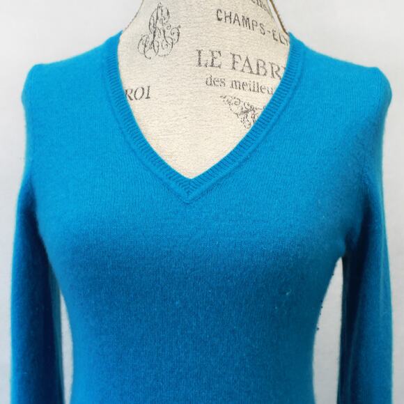 Macy's Charter Club 2-Ply 100% Cashmere Blue Pullover Sweater Petite Medium - Picture 3 of 10